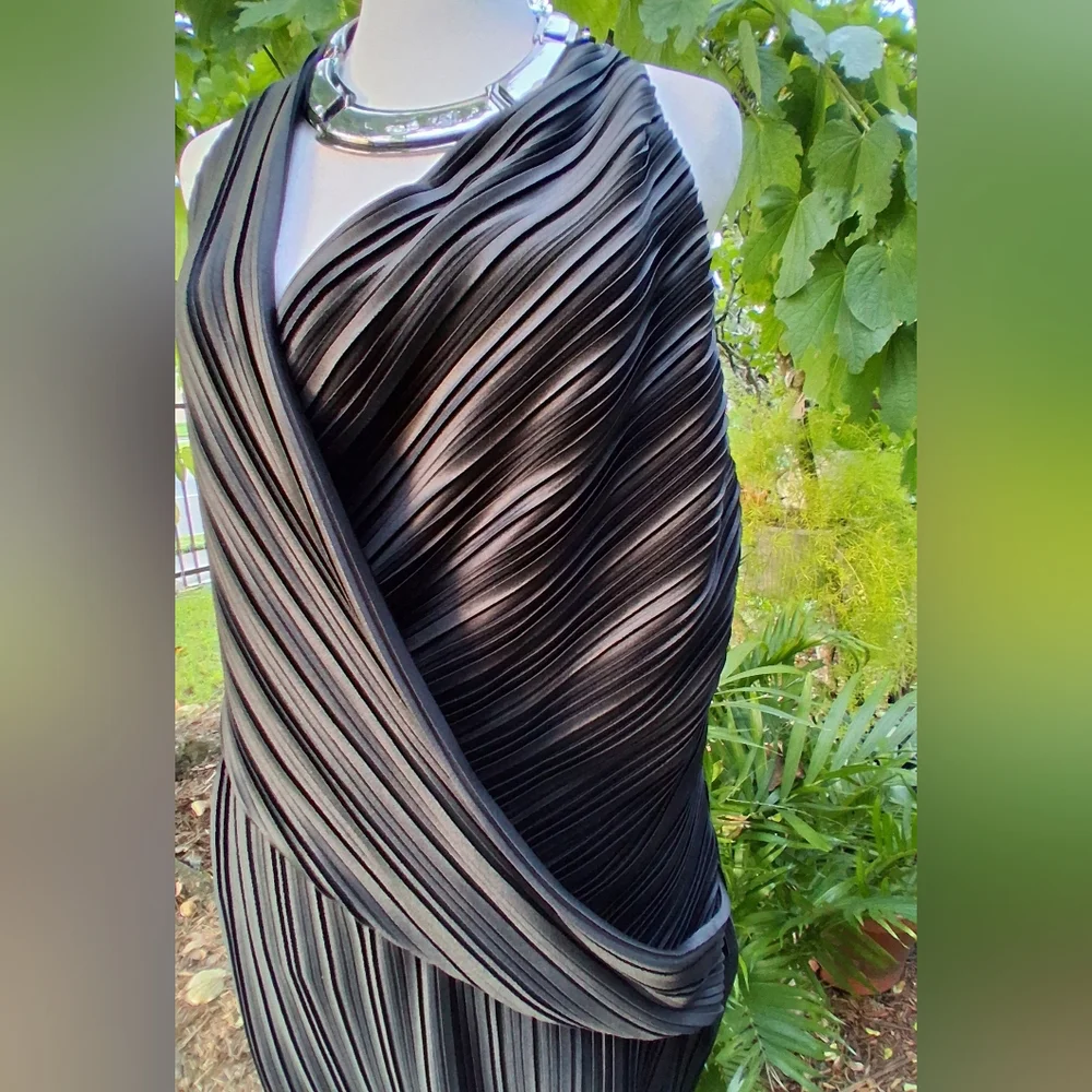 🔥ASOS DRAPED Black PLISSE HALTER Maxi Dress Size 10 EUC - Picture 9 of 12